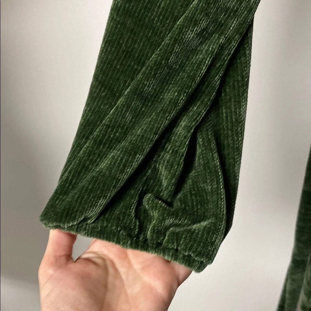AMADI Elegant Green Velvet Mini Dress - Picture 7 of 11
